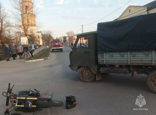 Спасатели МЧС принимали участие в ликвидации ДТП в г. Мещовск, п-к Революции